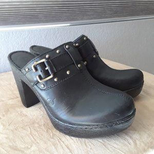 BORN LEATHER CLOGS SIZE 8